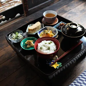 Tsukiya Couette-café